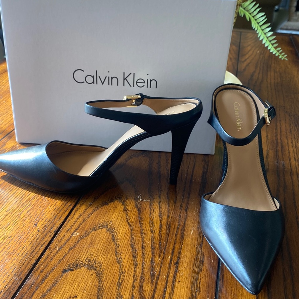 Calvin Klein Ginnie Cow Silk heels in black